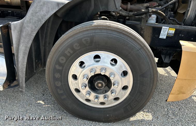 image for item OK9741 2007 Mack CXN613  semi truck