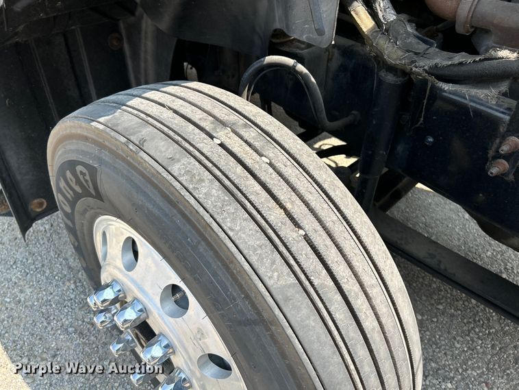 image for item OK9741 2007 Mack CXN613  semi truck