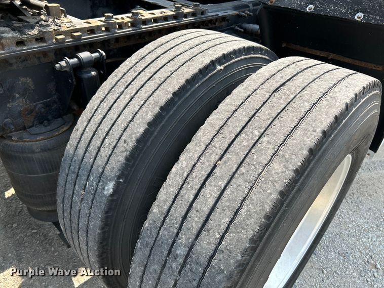 image for item OK9741 2007 Mack CXN613  semi truck