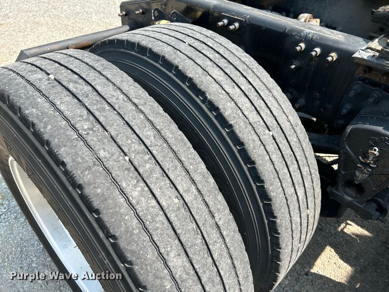 image for item OK9741 2007 Mack CXN613  semi truck