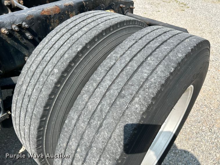 image for item OK9741 2007 Mack CXN613  semi truck