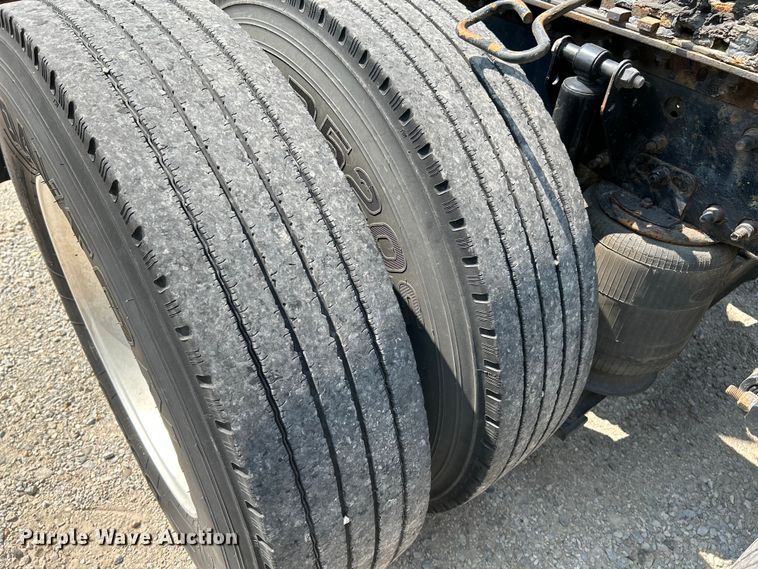 image for item OK9741 2007 Mack CXN613  semi truck