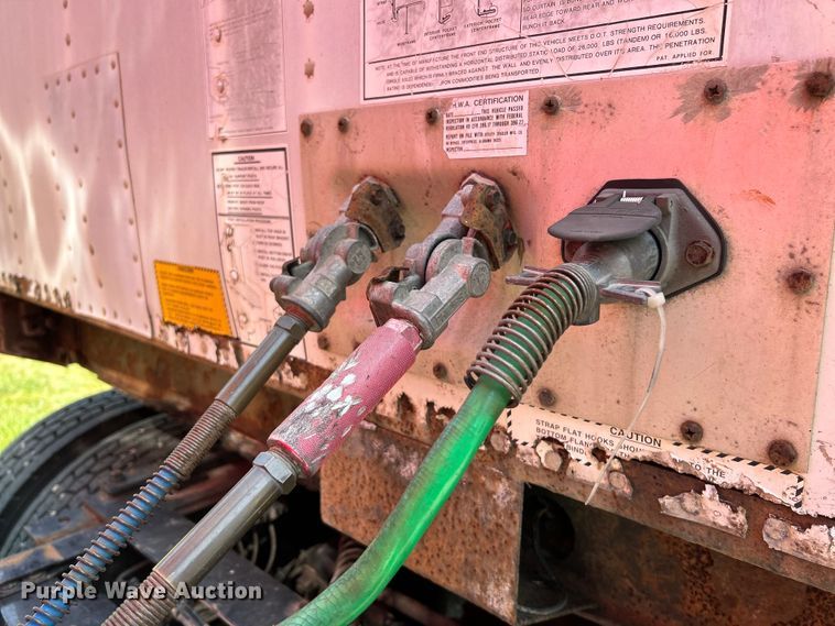 image for item OK9742 1996 Utility Trailers  side curtain trailer