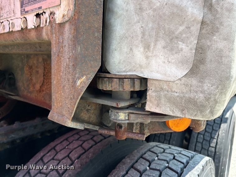 image for item OK9742 1996 Utility Trailers  side curtain trailer