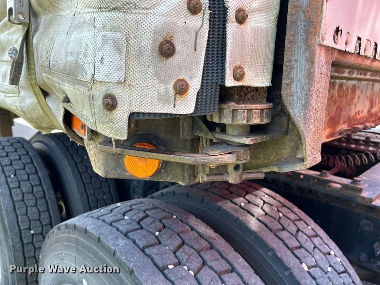 image for item OK9742 1996 Utility Trailers  side curtain trailer