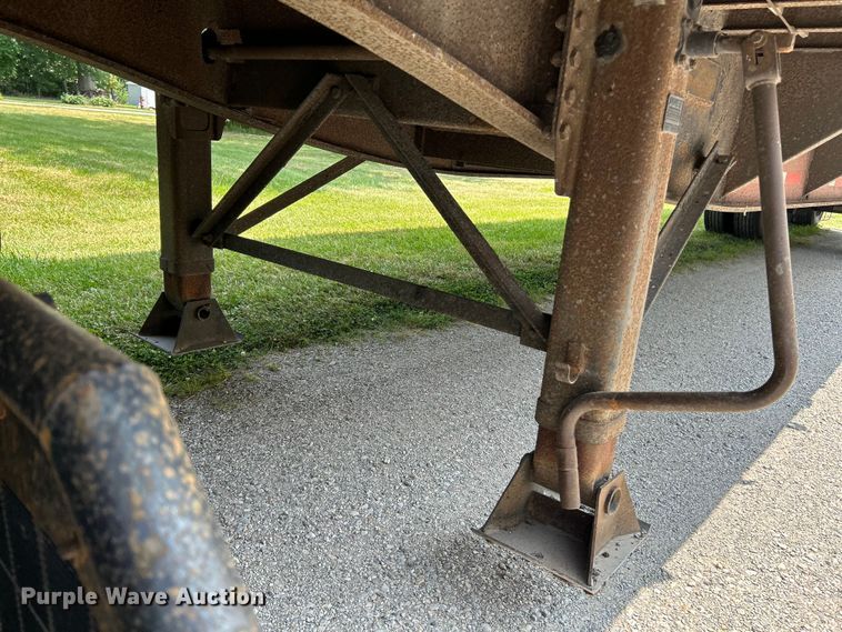 image for item OK9742 1996 Utility Trailers  side curtain trailer