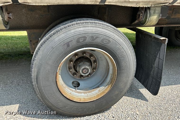 image for item OK9742 1996 Utility Trailers  side curtain trailer