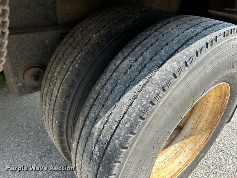 image for item OK9742 1996 Utility Trailers  side curtain trailer