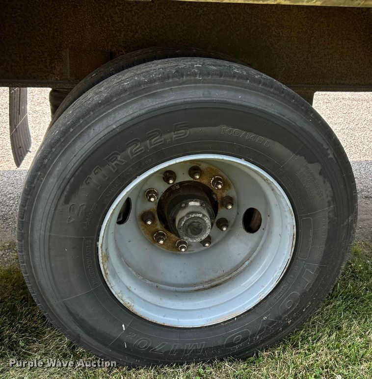 image for item OK9742 1996 Utility Trailers  side curtain trailer