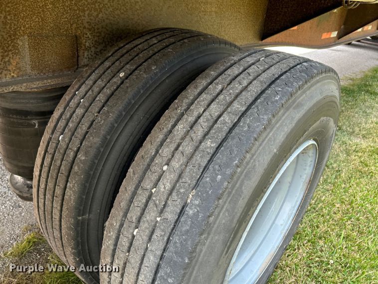 image for item OK9742 1996 Utility Trailers  side curtain trailer