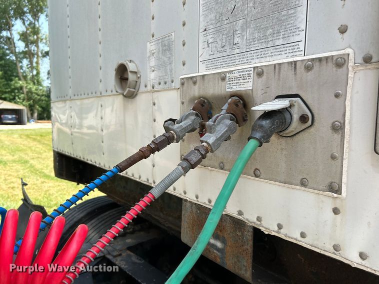 image for item OK9743 1996 Utility Trailers  side curtain trailer