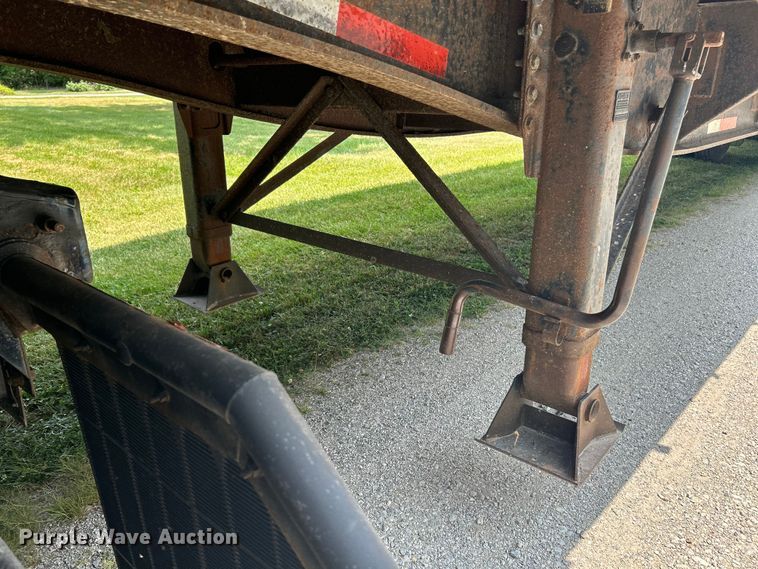 image for item OK9743 1996 Utility Trailers  side curtain trailer