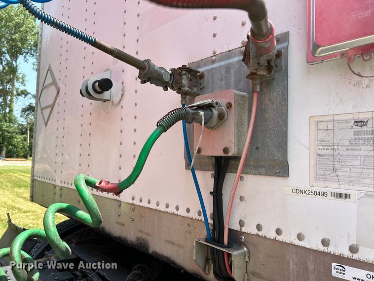 image for item OK9744 2012 Wabash National  dry van trailer