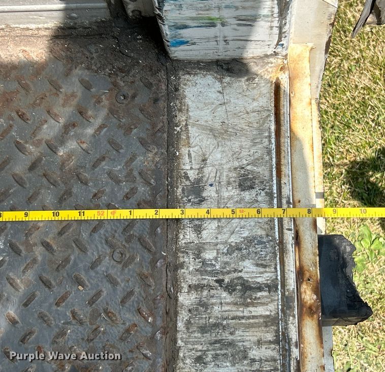 image for item OK9744 2012 Wabash National  dry van trailer