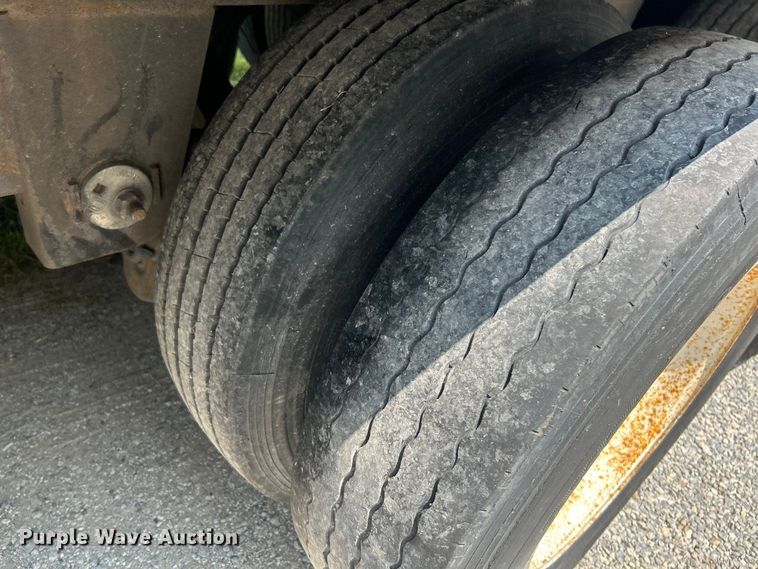 image for item OK9744 2012 Wabash National  dry van trailer