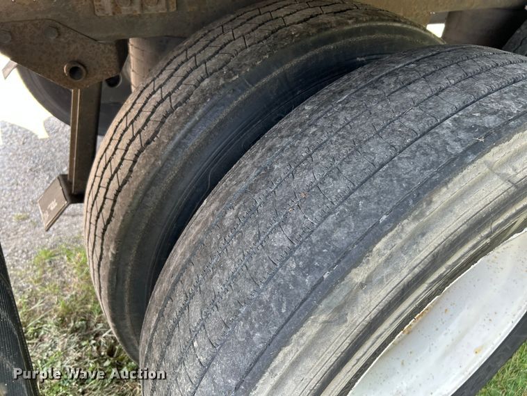 image for item OK9744 2012 Wabash National  dry van trailer