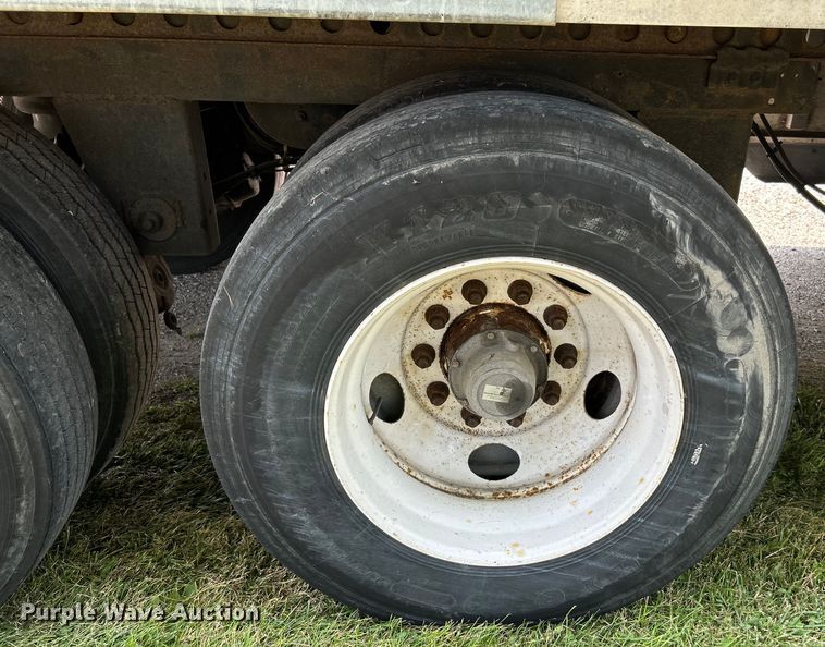 image for item OK9744 2012 Wabash National  dry van trailer