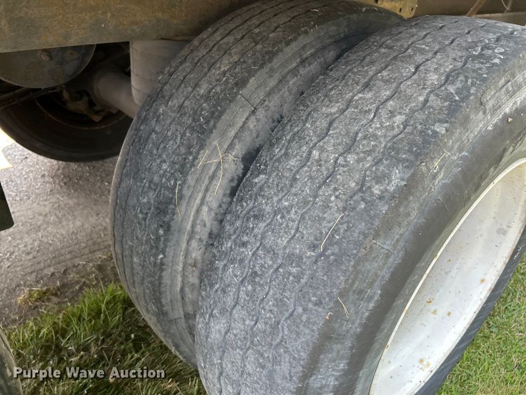 image for item OK9744 2012 Wabash National  dry van trailer