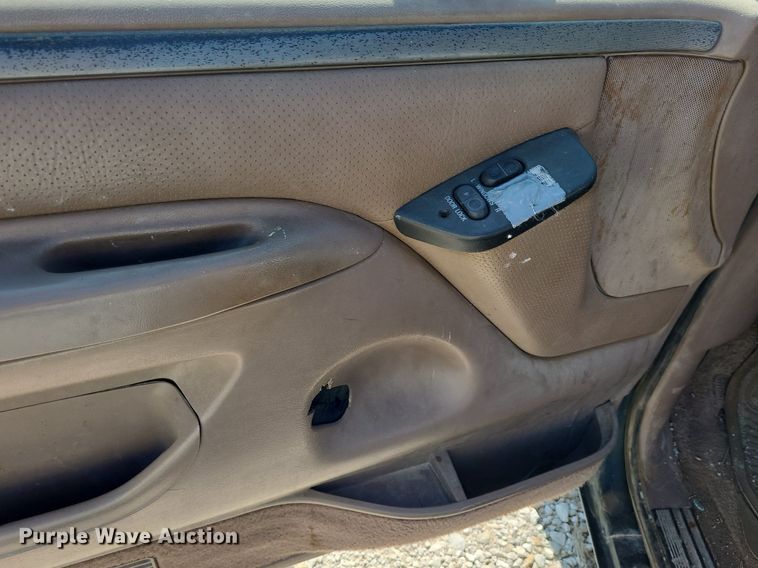 image for item DK1921 1994  Ford F150 XLT  pickup truck