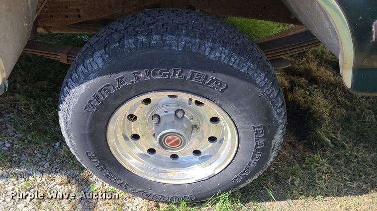 image for item DK1921 1994  Ford F150 XLT  pickup truck