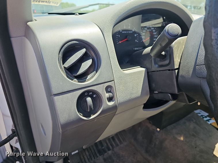 image for item DN8651 2007 Ford F150 XL  pickup truck