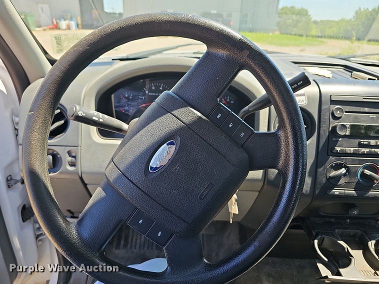 image for item DN8651 2007 Ford F150 XL  pickup truck