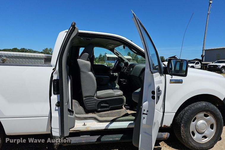 image for item DN8651 2007 Ford F150 XL  pickup truck