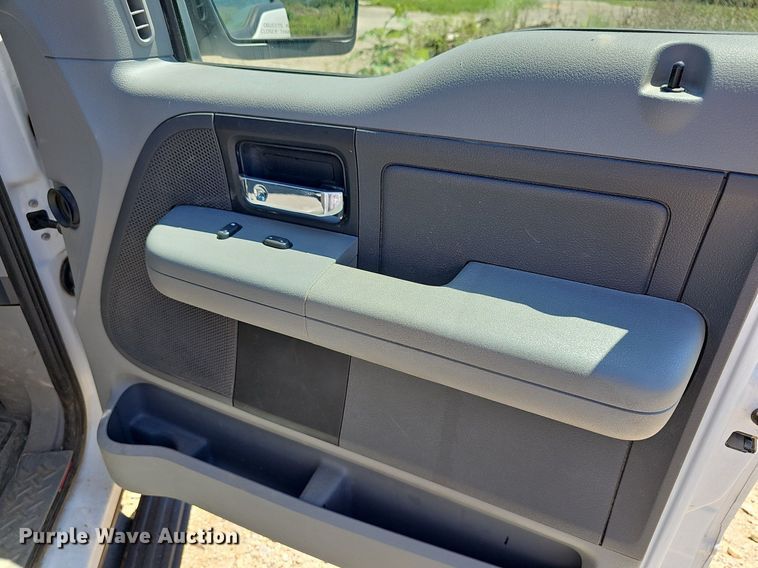 image for item DN8651 2007 Ford F150 XL  pickup truck