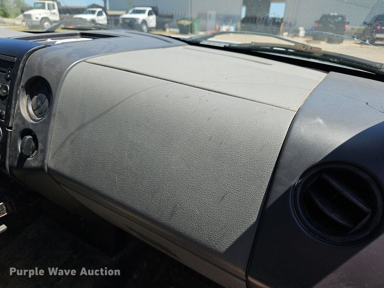 image for item DN8651 2007 Ford F150 XL  pickup truck