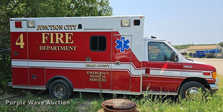 image for item DN8654 2006 Ford E450 Super Duty  ambulance