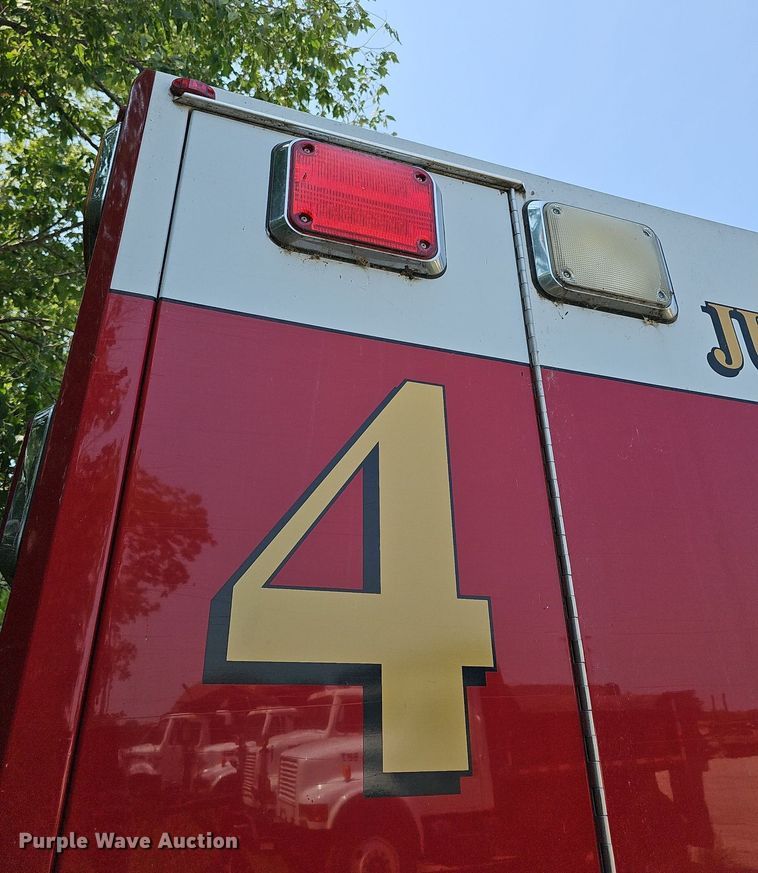 image for item DN8654 2006 Ford E450 Super Duty  ambulance