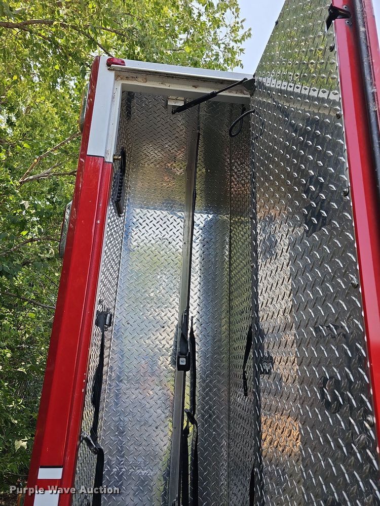 image for item DN8654 2006 Ford E450 Super Duty  ambulance