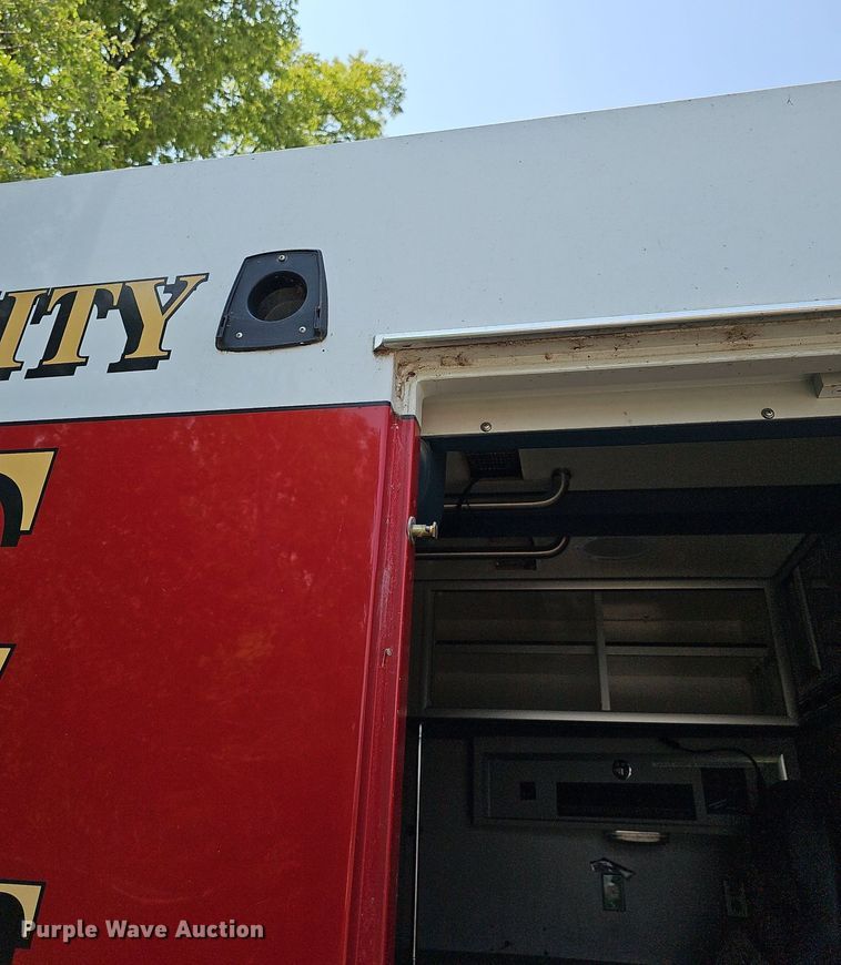image for item DN8654 2006 Ford E450 Super Duty  ambulance