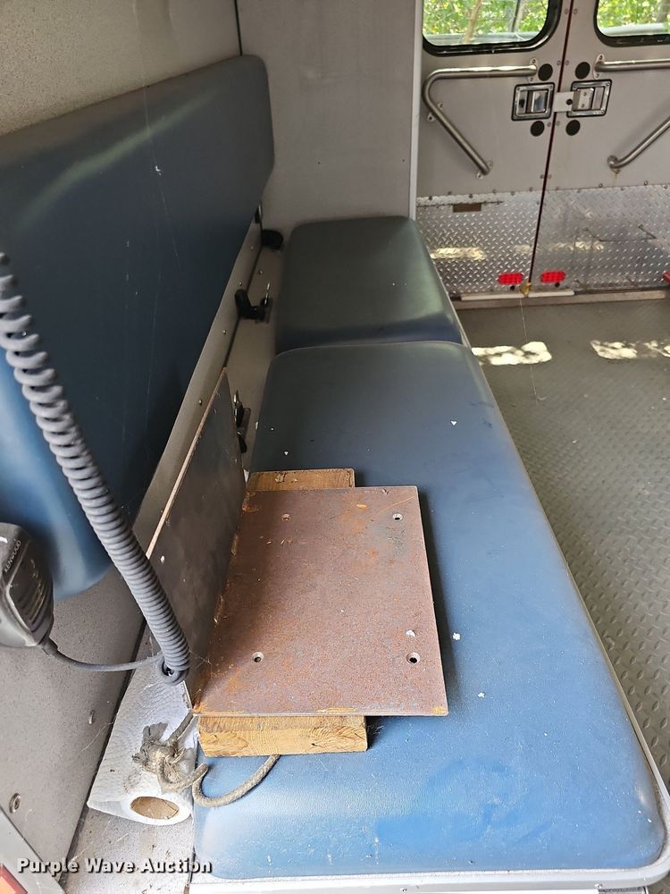 image for item DN8654 2006 Ford E450 Super Duty  ambulance