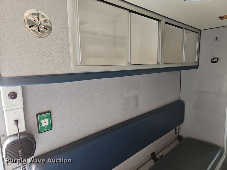 image for item DN8654 2006 Ford E450 Super Duty  ambulance