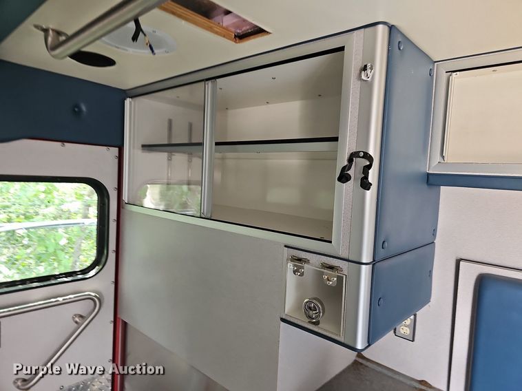 image for item DN8654 2006 Ford E450 Super Duty  ambulance