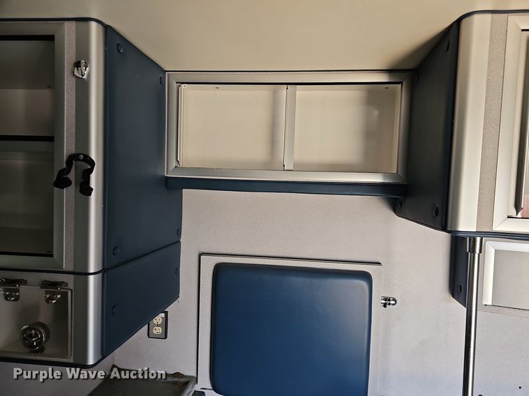 image for item DN8654 2006 Ford E450 Super Duty  ambulance