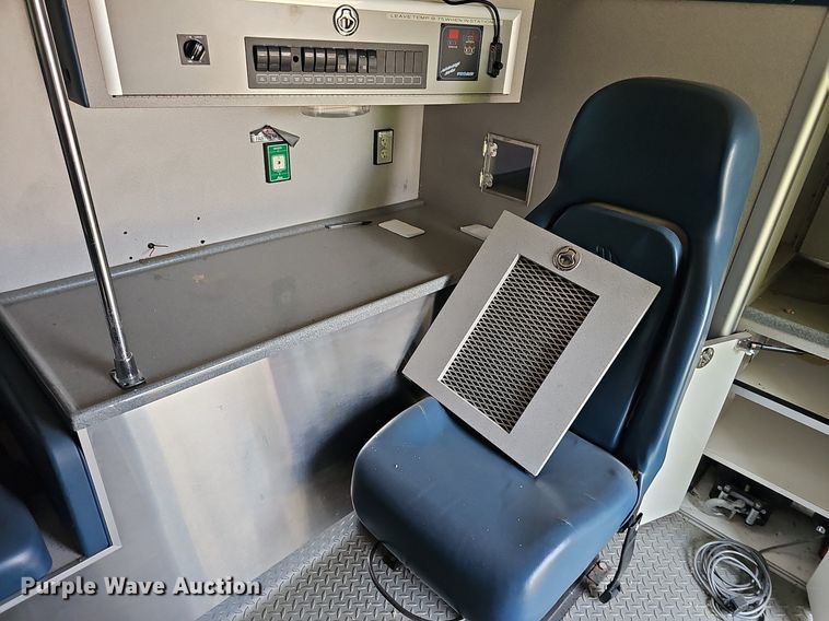 image for item DN8654 2006 Ford E450 Super Duty  ambulance