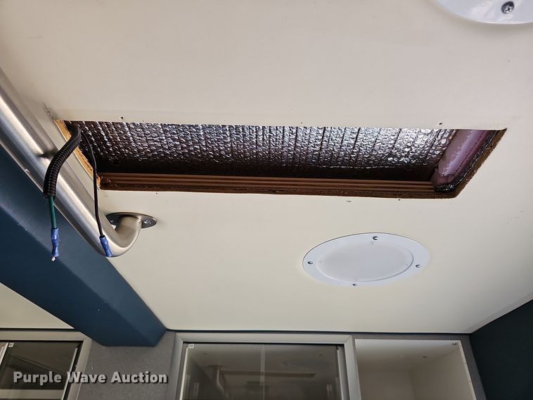 image for item DN8654 2006 Ford E450 Super Duty  ambulance