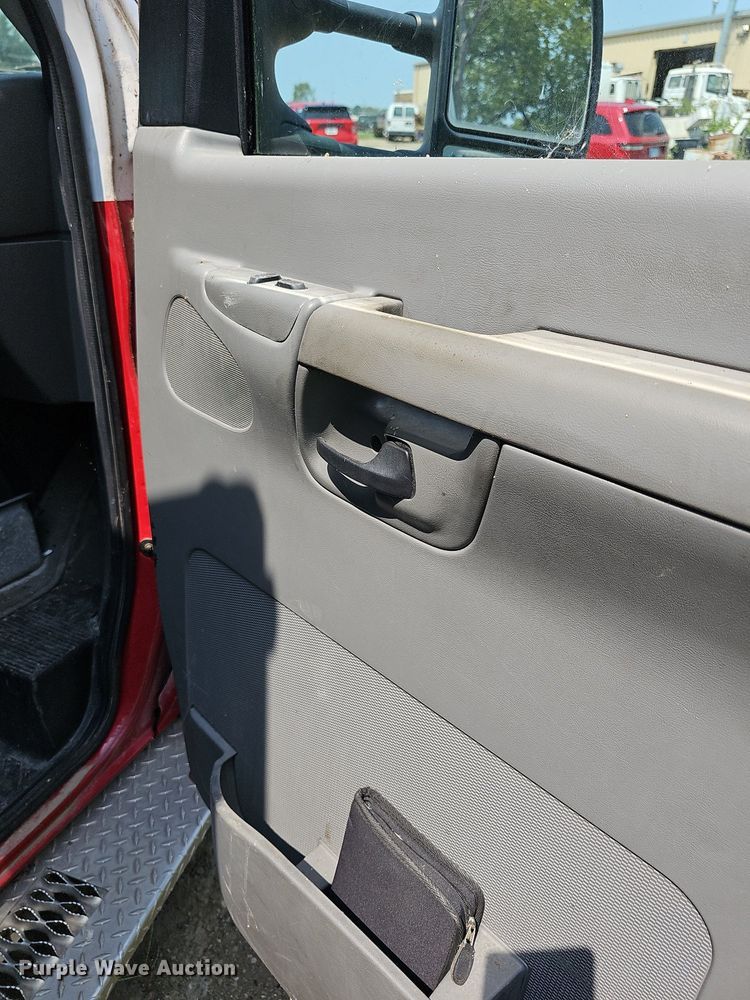 image for item DN8654 2006 Ford E450 Super Duty  ambulance