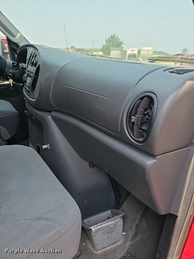 image for item DN8654 2006 Ford E450 Super Duty  ambulance