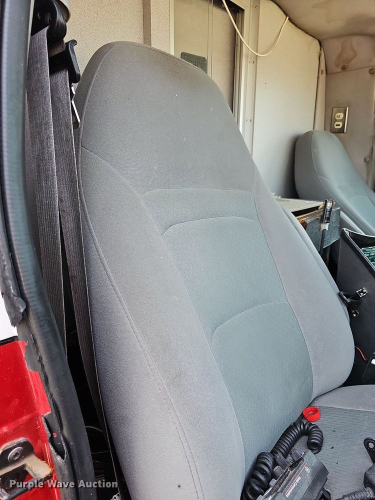 image for item DN8654 2006 Ford E450 Super Duty  ambulance
