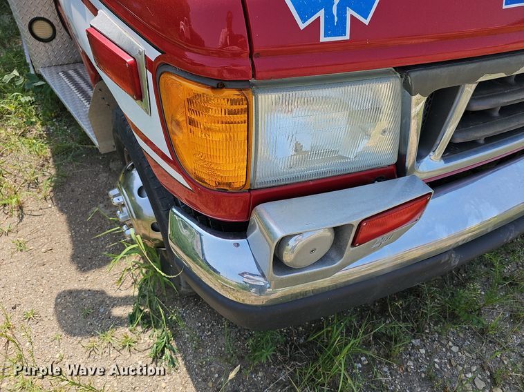 image for item DN8654 2006 Ford E450 Super Duty  ambulance