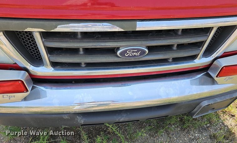 image for item DN8654 2006 Ford E450 Super Duty  ambulance