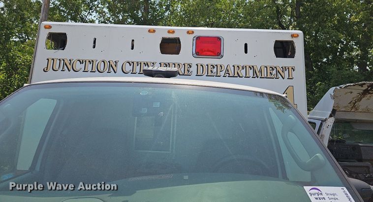 image for item DN8654 2006 Ford E450 Super Duty  ambulance