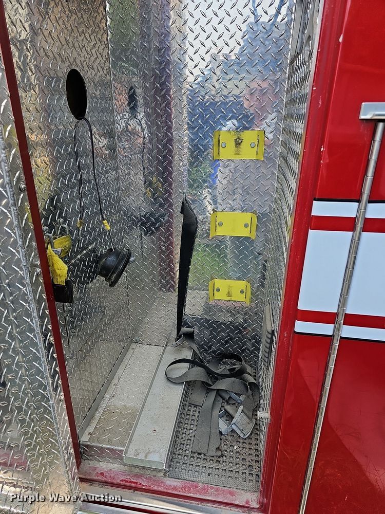 image for item DN8654 2006 Ford E450 Super Duty  ambulance