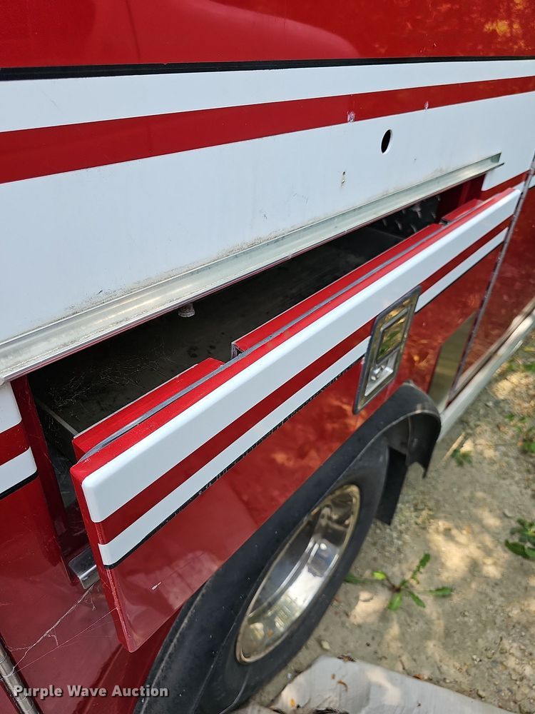 image for item DN8654 2006 Ford E450 Super Duty  ambulance