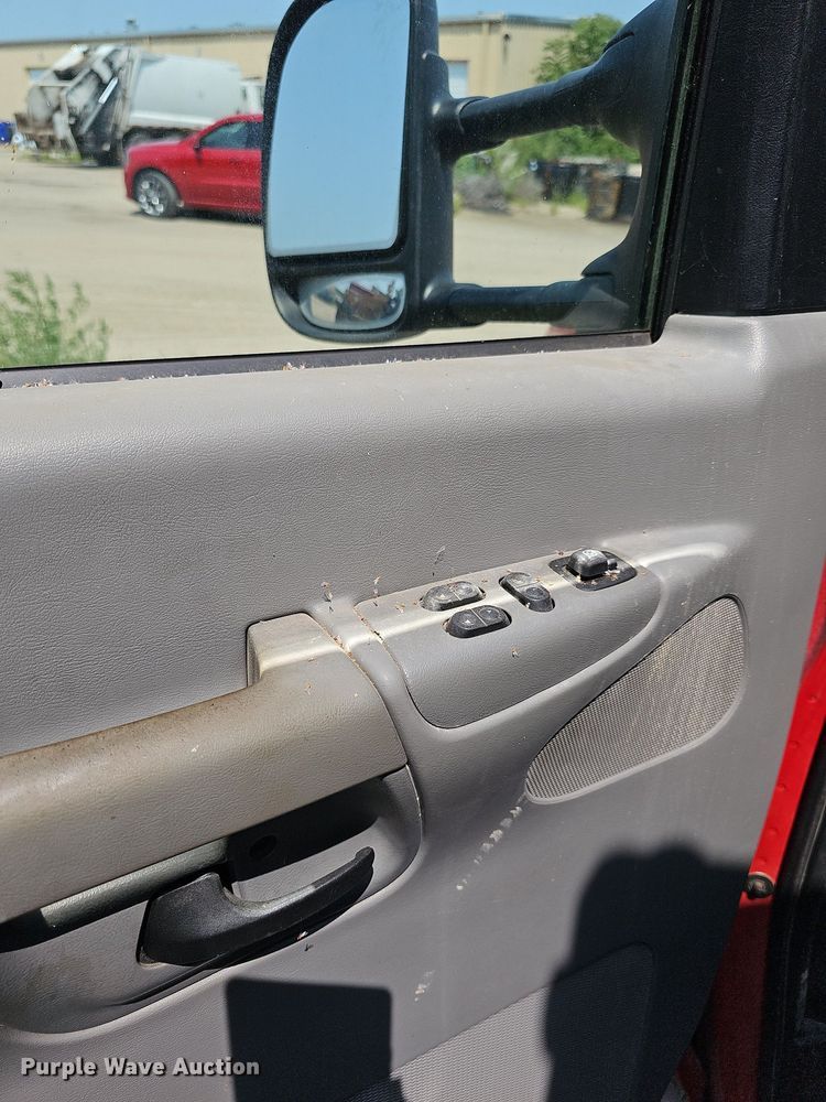 image for item DN8654 2006 Ford E450 Super Duty  ambulance