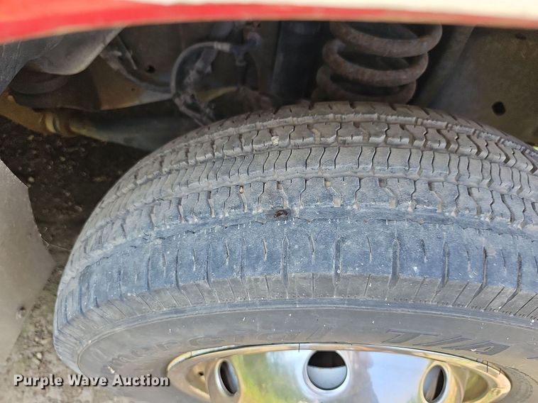 image for item DN8654 2006 Ford E450 Super Duty  ambulance