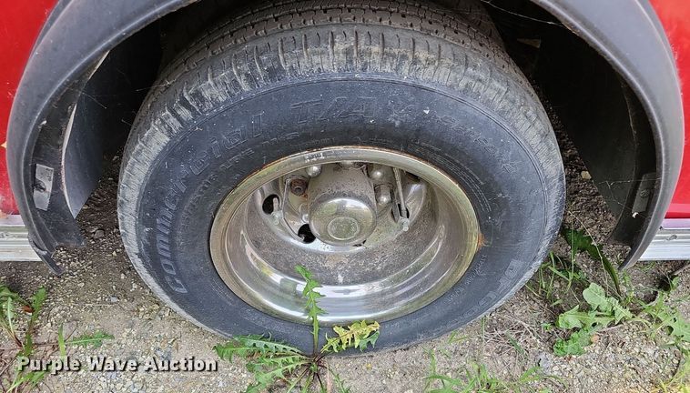 image for item DN8654 2006 Ford E450 Super Duty  ambulance